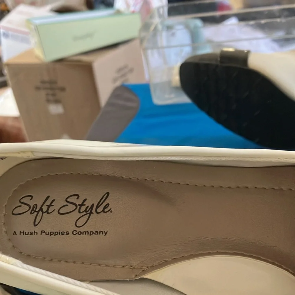 Women's Black and White hush puppies Heels 7 NWOB